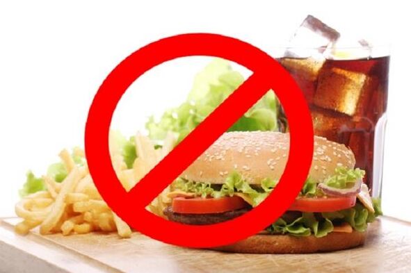 Con gastrite, a comida rápida e as bebidas carbonatadas están prohibidas